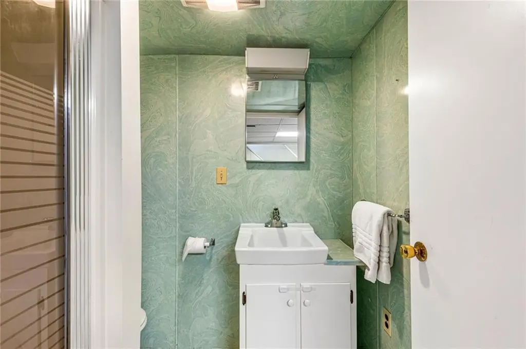 32 Overhill Road Warren RI 02885