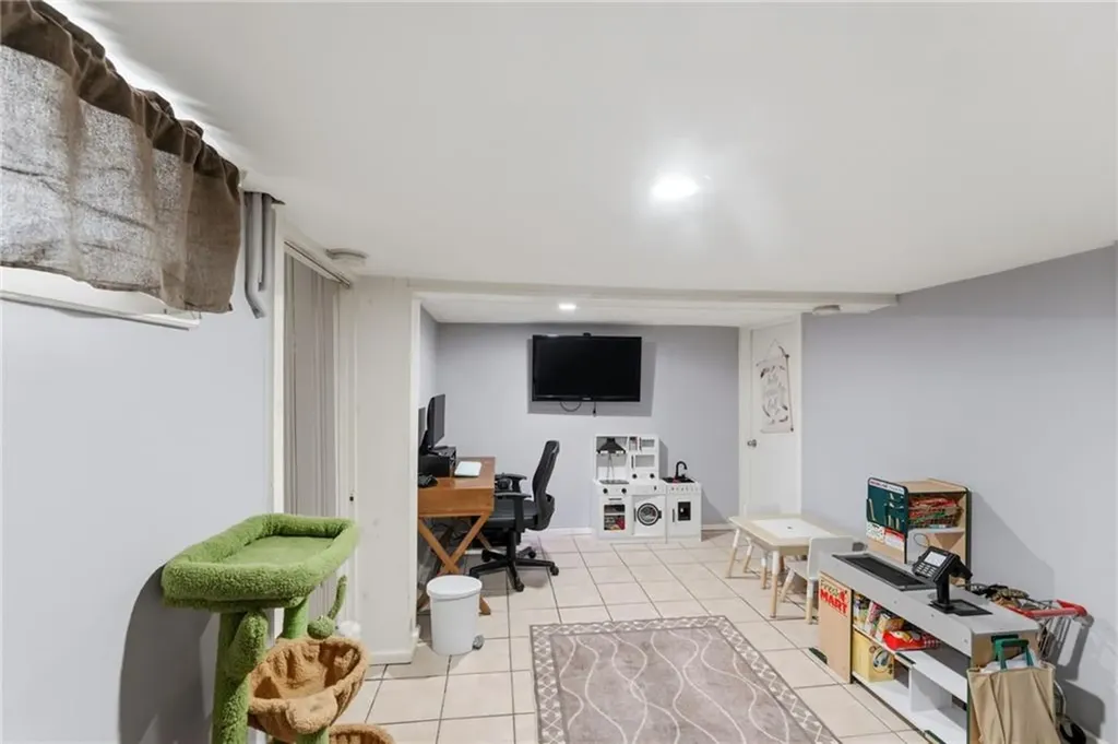 78 Eddy Street Cranston RI 02920