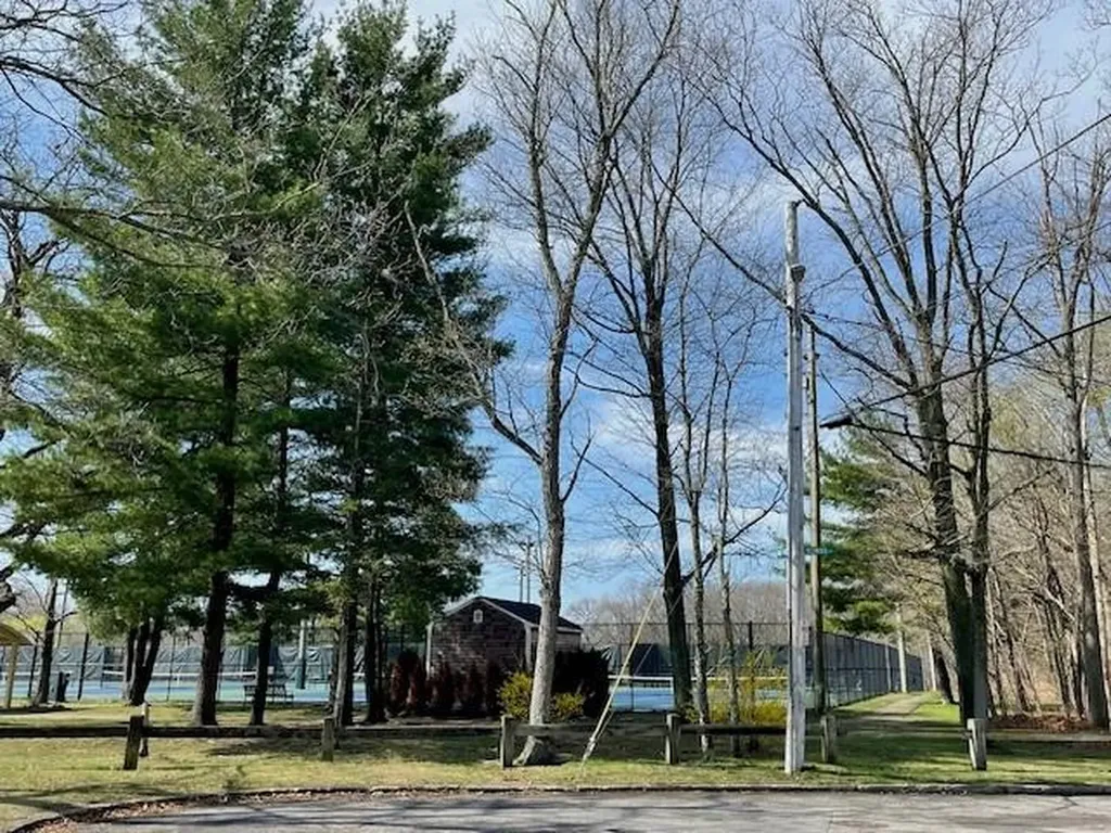 41 Felsmere Avenue Pawtucket RI 02861