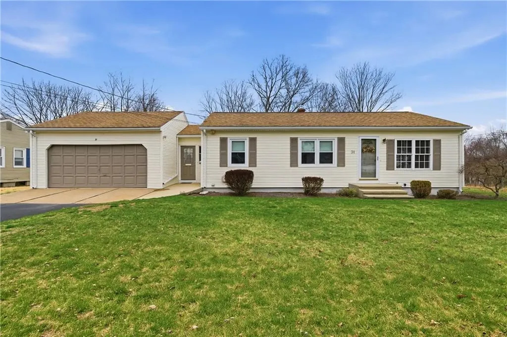 31 Flora Avenue Woonsocket RI 02895