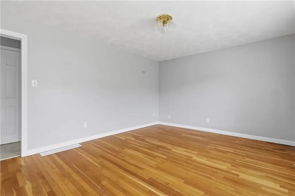 31 Flora Avenue Woonsocket RI 02895