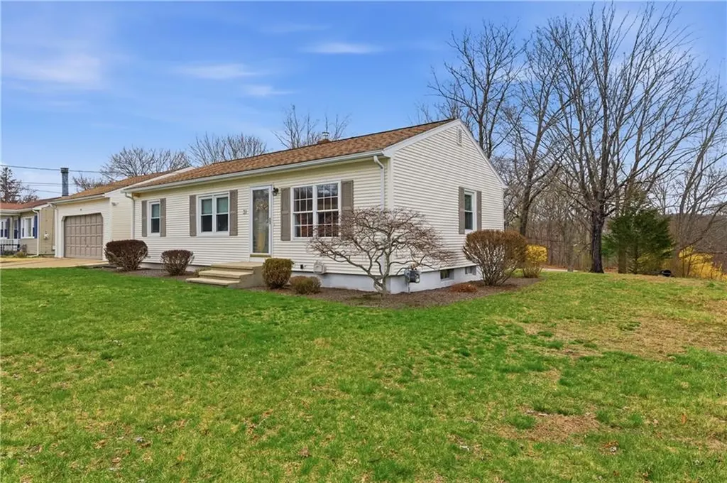 31 Flora Avenue Woonsocket RI 02895