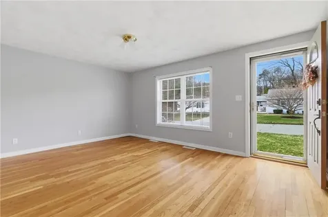 31 Flora Avenue Woonsocket RI 02895