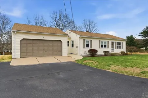 31 Flora Avenue Woonsocket RI 02895