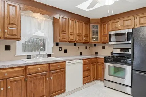 31 Flora Avenue Woonsocket RI 02895