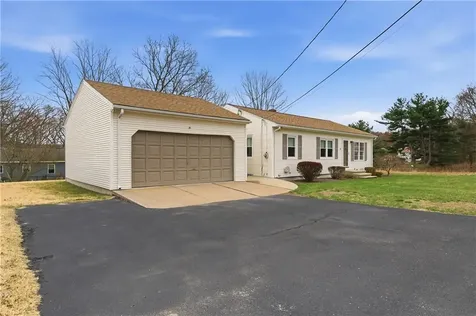 31 Flora Avenue Woonsocket RI 02895