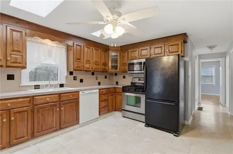 31 Flora Avenue Woonsocket RI 02895