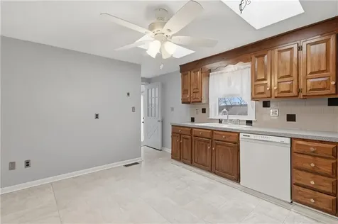 31 Flora Avenue Woonsocket RI 02895