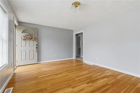 31 Flora Avenue Woonsocket RI 02895
