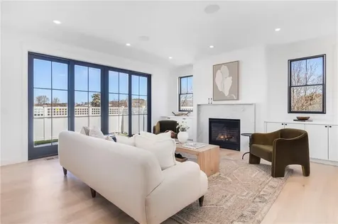 5 Lookout Lane Portsmouth RI 02871