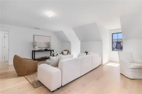 5 Lookout Lane Portsmouth RI 02871