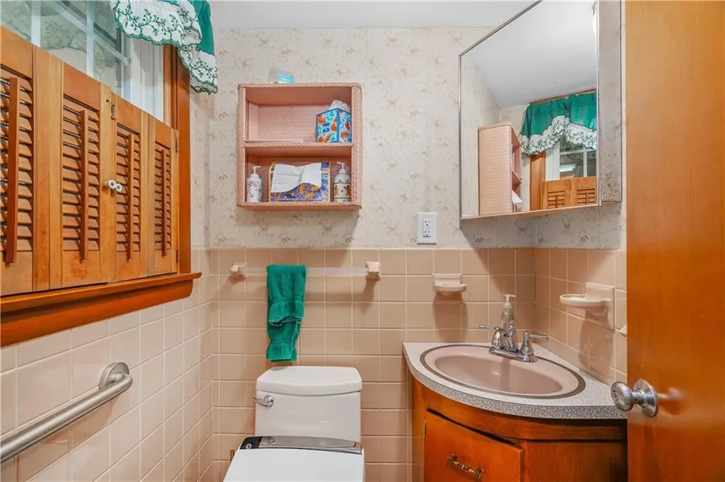 31 Harris Avenue Lincoln RI 02865