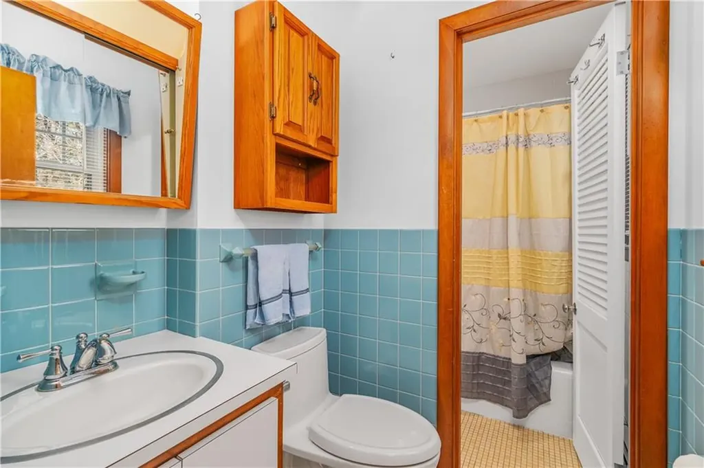 31 Harris Avenue Lincoln RI 02865