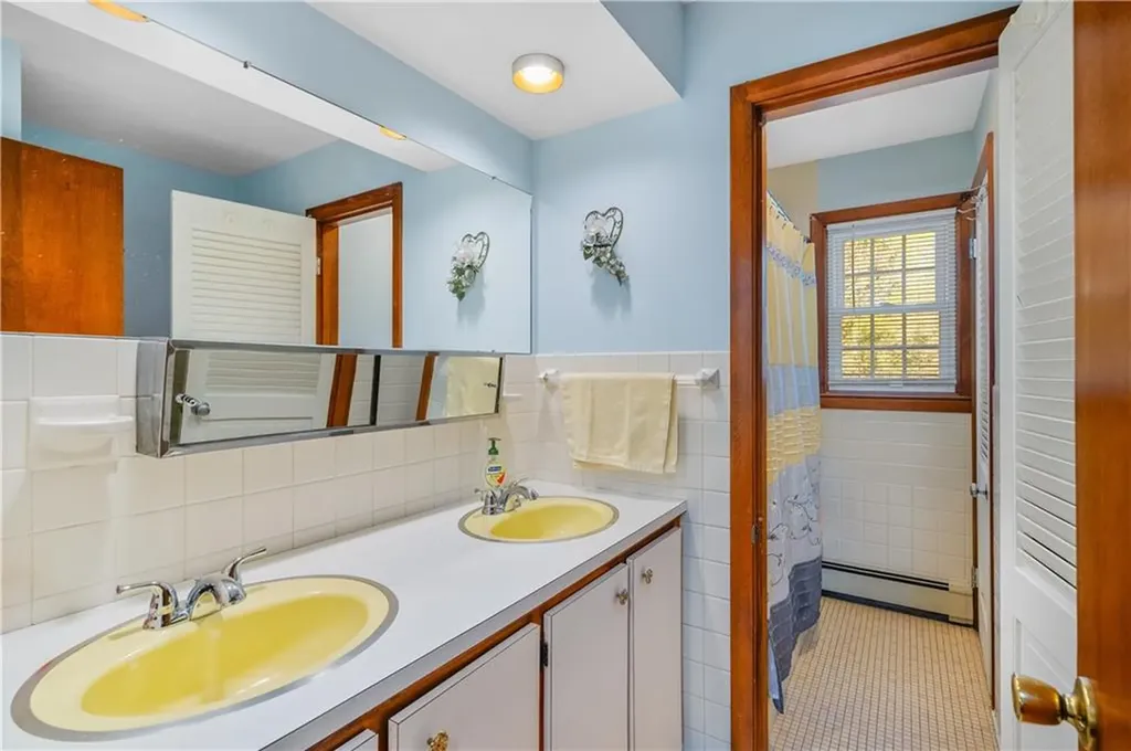 31 Harris Avenue Lincoln RI 02865
