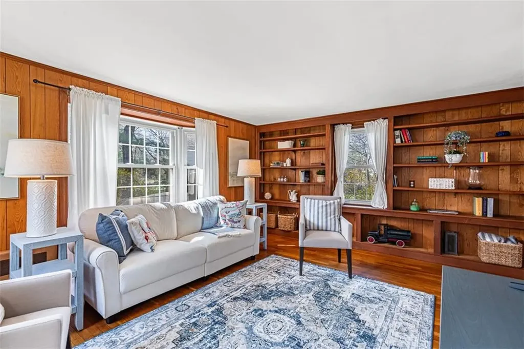 21 Old Chimney Road Barrington RI 02806