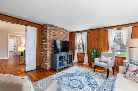 21 Old Chimney Road Barrington RI 02806