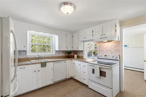 21 Old Chimney Road Barrington RI 02806