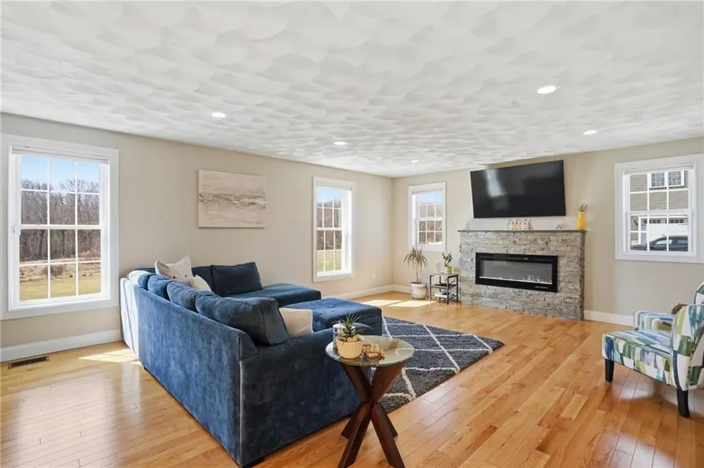 1268 Central Avenue Johnston RI 02919