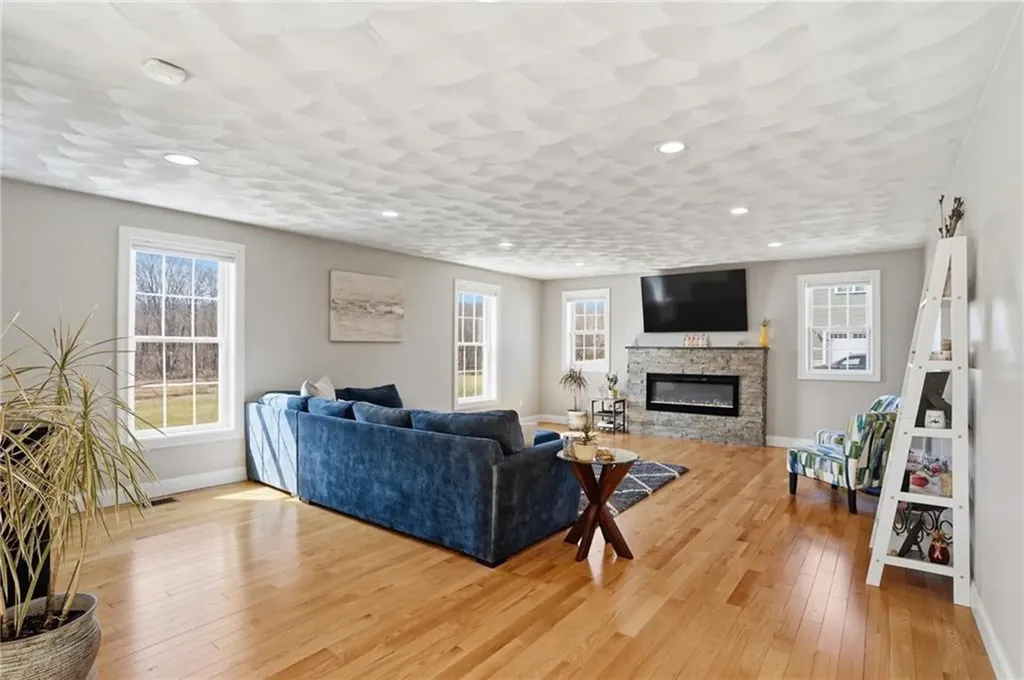 1268 Central Avenue Johnston RI 02919