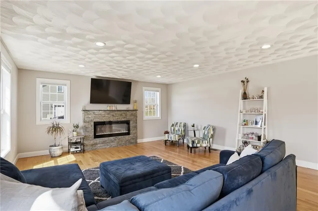 1268 Central Avenue Johnston RI 02919