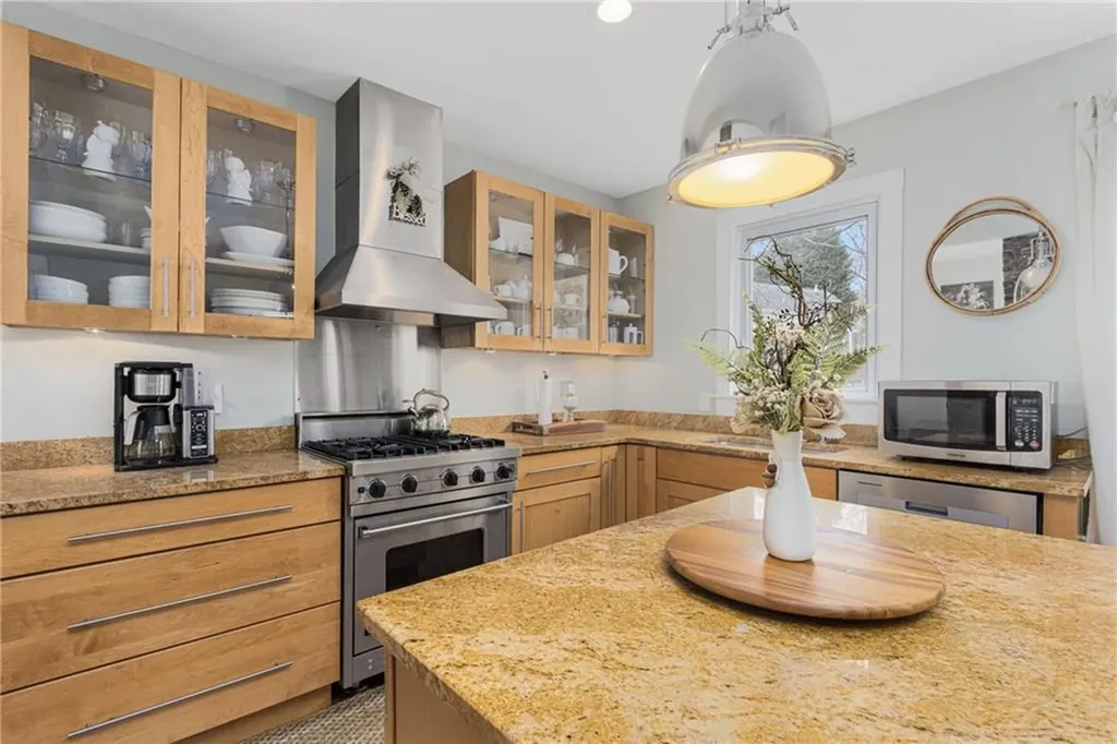 5 Conrad Court Newport RI 02840