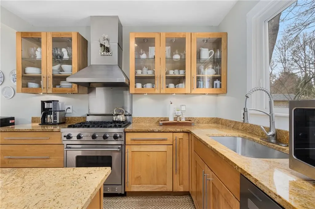 5 Conrad Court Newport RI 02840