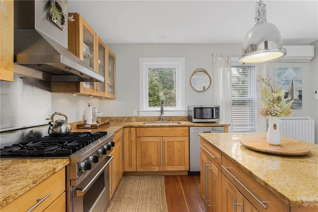 5 Conrad Court Newport RI 02840