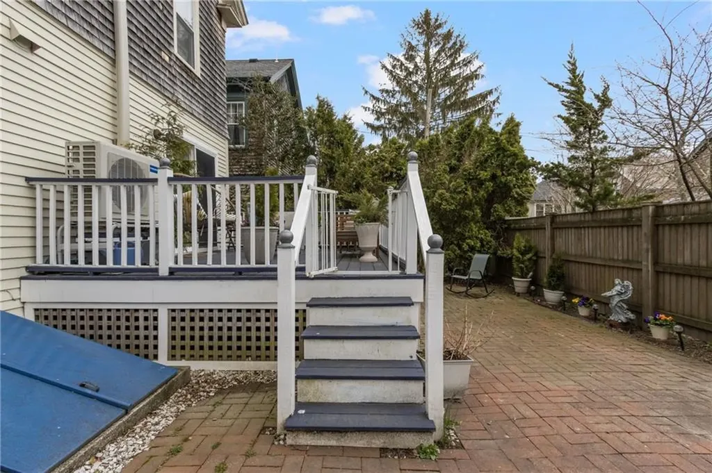 5 Conrad Court Newport RI 02840
