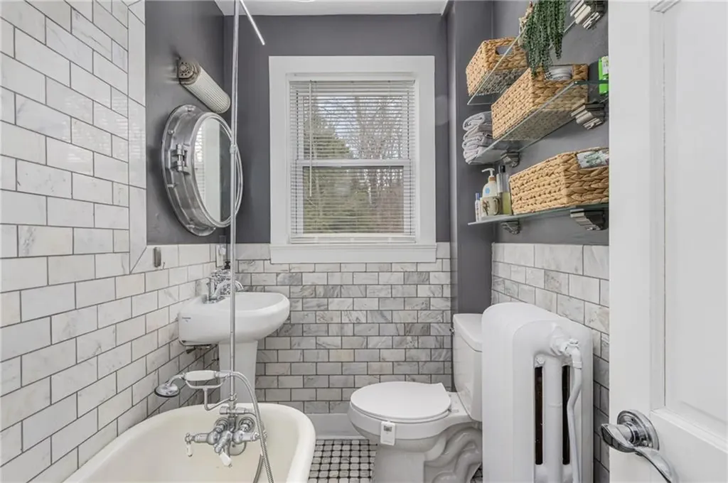 5 Conrad Court Newport RI 02840