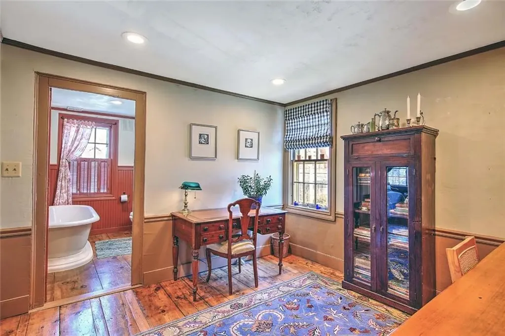 324 Pleasant Street East Providence RI 02916