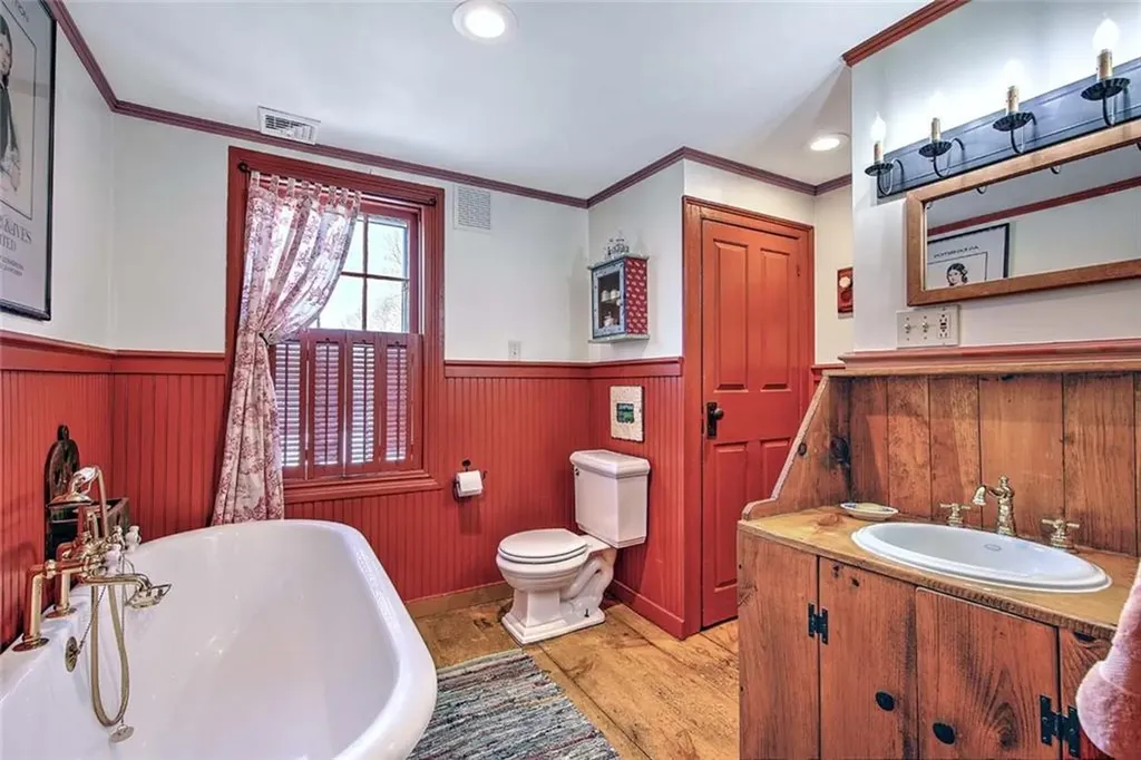 324 Pleasant Street East Providence RI 02916