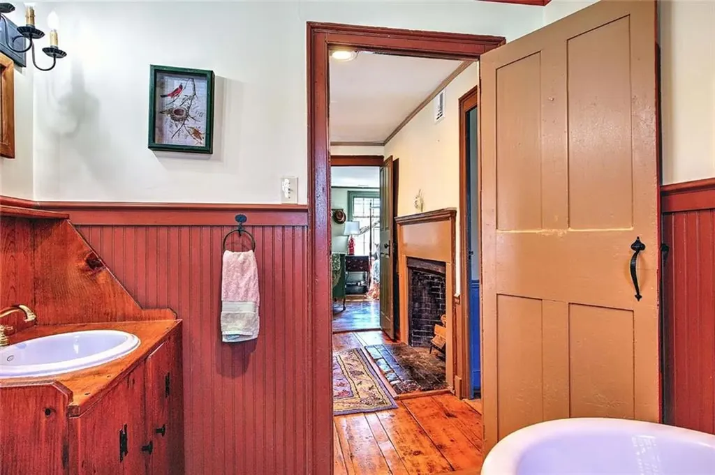 324 Pleasant Street East Providence RI 02916