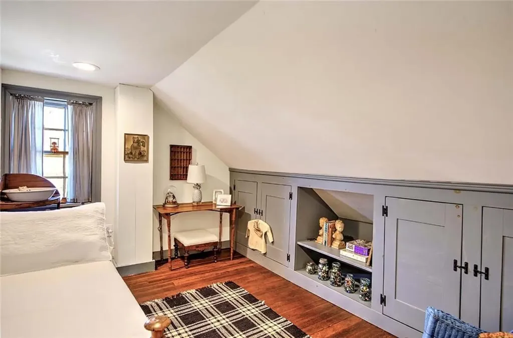324 Pleasant Street East Providence RI 02916