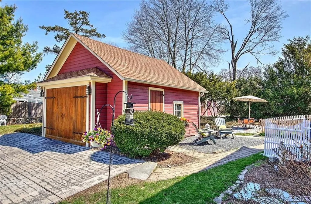 324 Pleasant Street East Providence RI 02916