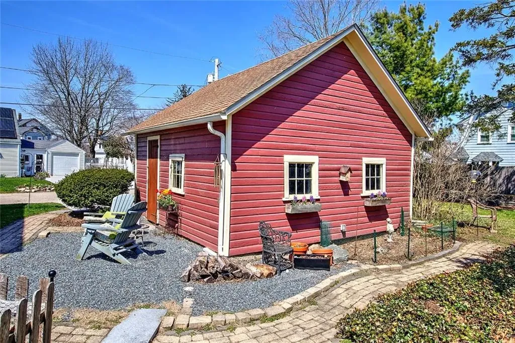 324 Pleasant Street East Providence RI 02916