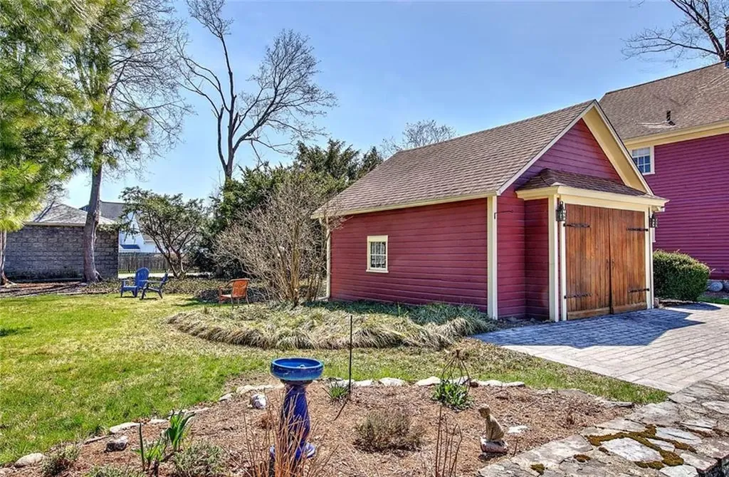 324 Pleasant Street East Providence RI 02916