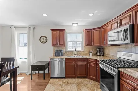 71 Fairview Avenue East Providence RI 02914
