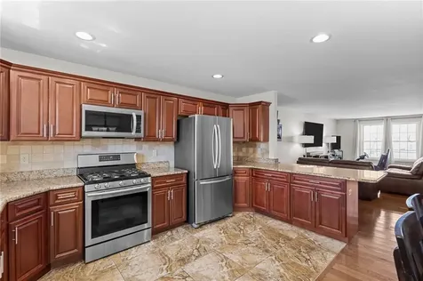 71 Fairview Avenue East Providence RI 02914