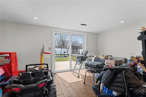 71 Fairview Avenue East Providence RI 02914