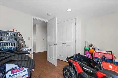 71 Fairview Avenue East Providence RI 02914