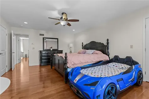 71 Fairview Avenue East Providence RI 02914