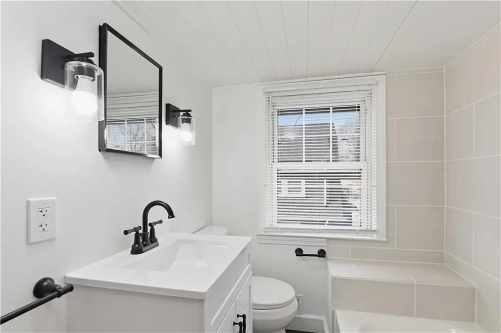 376 Norwood Avenue Warwick RI 02888