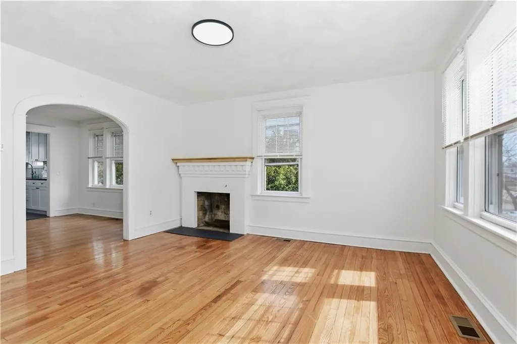 376 Norwood Avenue Warwick RI 02888