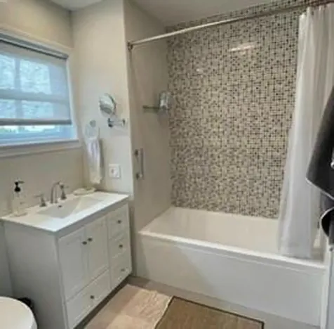 152 Tuckerman Avenue Middletown RI 02842