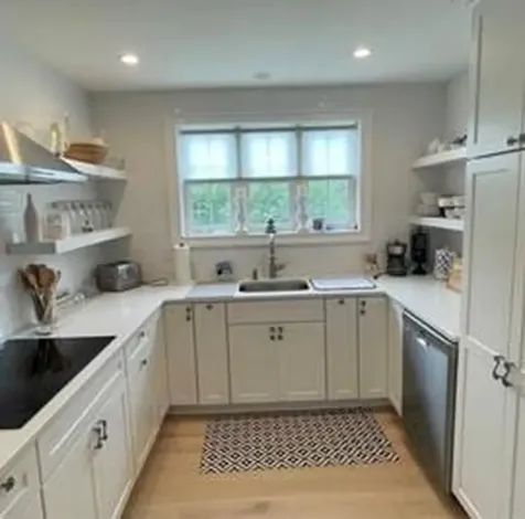 152 Tuckerman Avenue Middletown RI 02842