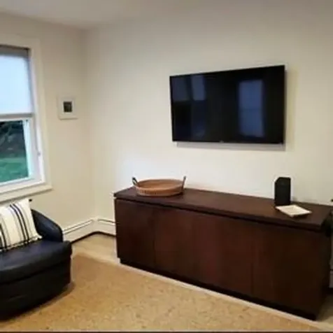 152 Tuckerman Avenue Middletown RI 02842