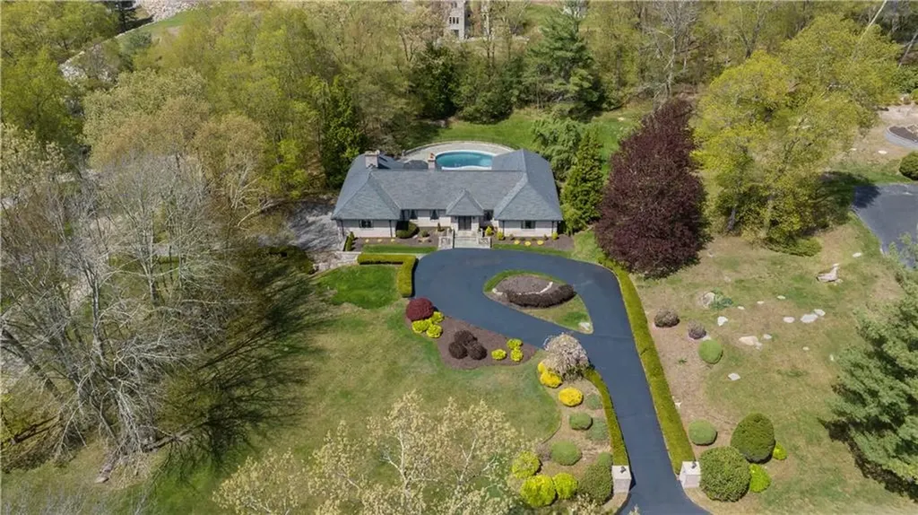 136 White Birch Circle Scituate RI 02831