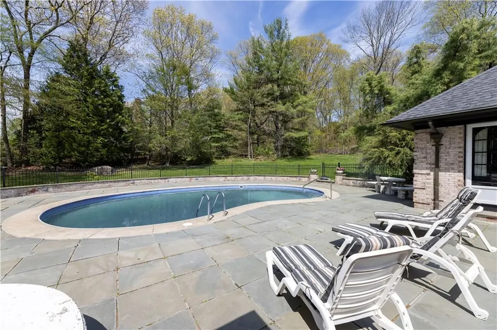 136 White Birch Circle Scituate RI 02831