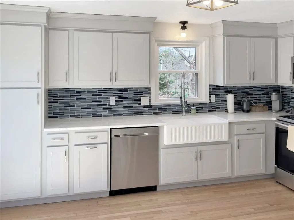 89 Narrow Lane Charlestown RI 02813