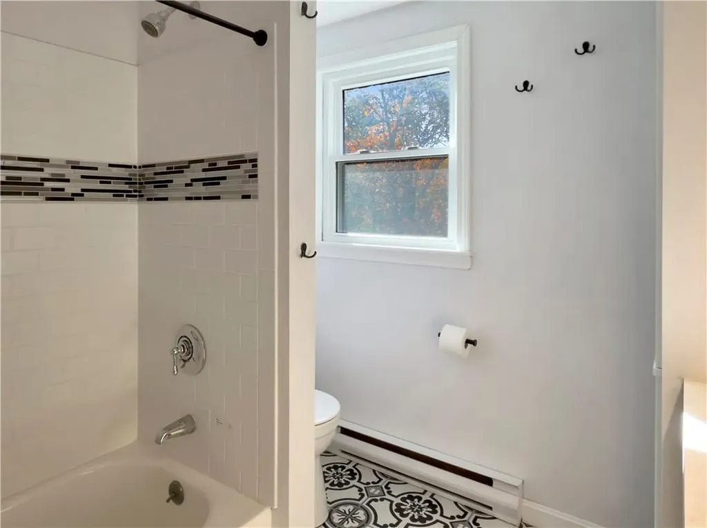 89 Narrow Lane Charlestown RI 02813
